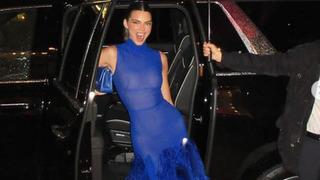 Kendall Jenner siyah bikinisiyle plajda boy gösterdi!