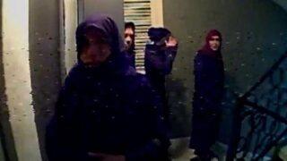 Hırsızlar kapı merceğindeki kameraya yakalandı!