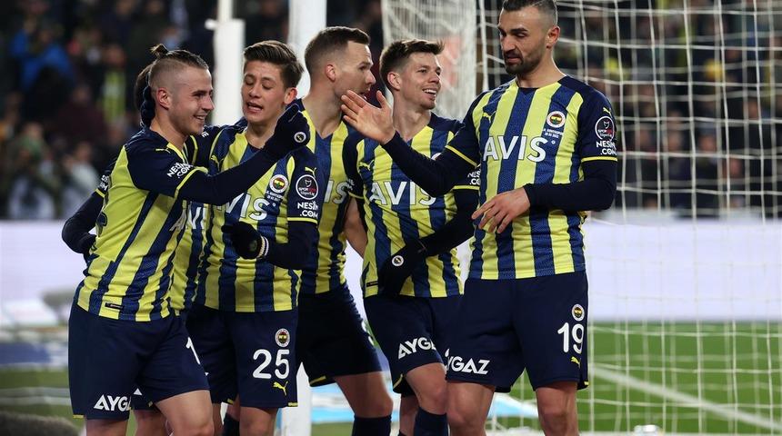 Fenerbahçe'den ezeli rakibe gidiyor! Bir dönem taraftarın sevgilisi olan yıldız isim, adım adım Fırtına'ya...