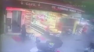 Maskeyle gelip kafedeki iki gence kurşun yağdırdı! İstanbul'daki silahlı saldırı kamerada