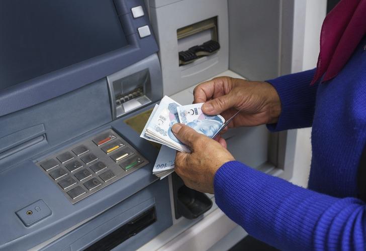 Kredi kartı kullananlar, nakit avans çekecekler dikkat! Merkez Bankası, onların da faiz oranı değişti: 1 Eylül'den itibaren...