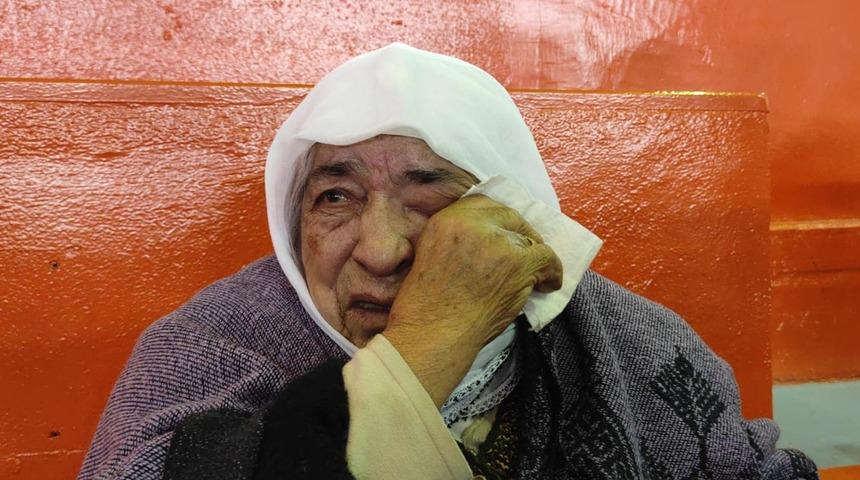 Torununun boks maçını izlemek için tekerlekli sandalye ile salona geldi!