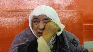 Torununun boks maçını izlemek için tekerlekli sandalye ile salona geldi!