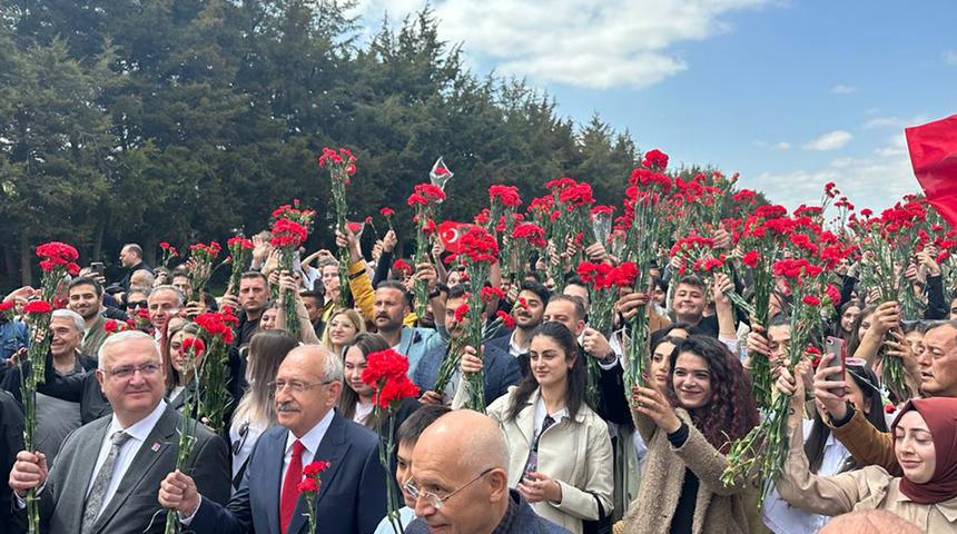 CHP Genel Başkanı Kılı&ccedil;daroğlu, Anıtkabir'i ziyaret etti