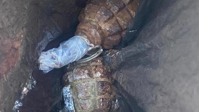 Kiraladığı evde tadilat yaparken el bombaları buldu! Hemen  polise haber verdi