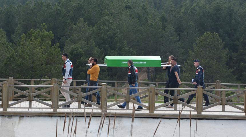 Okul gezisinde g&ouml;lete d&uuml;şt&uuml;ler! 2 kişinin cesedine ulaşıldı