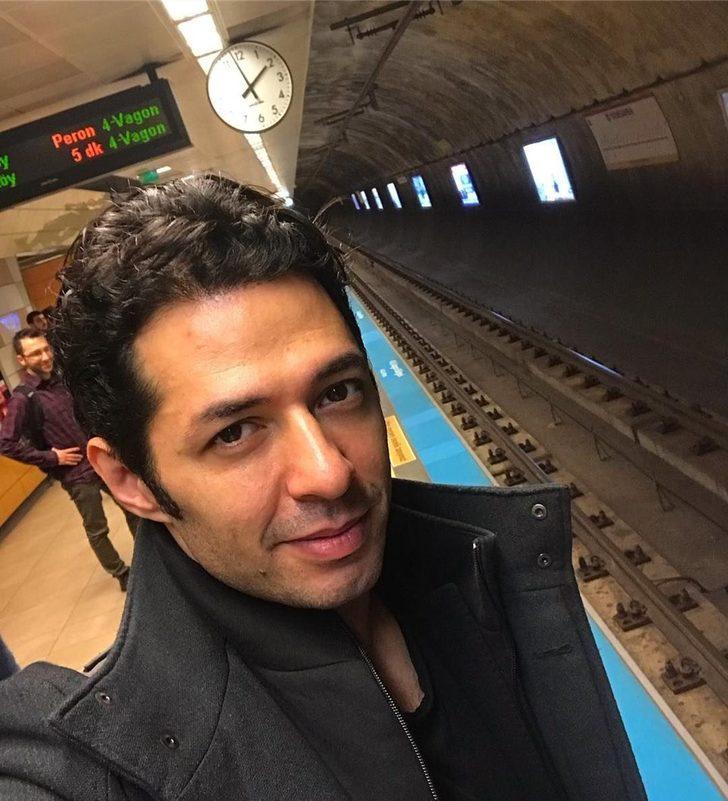 Ünlü şarkıcı metroda 'Trafik çok!' G4