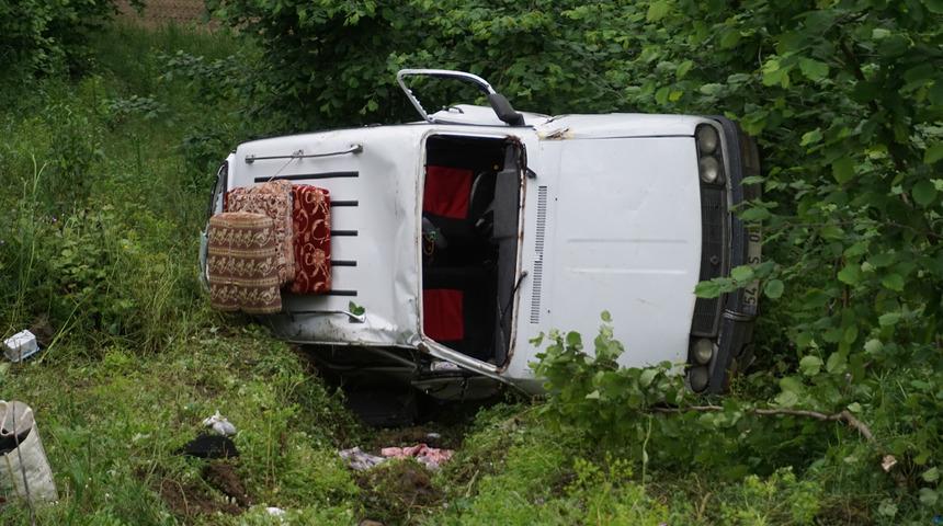 Otomobil şarampole devrildi: Çok sayıda yaralı var
