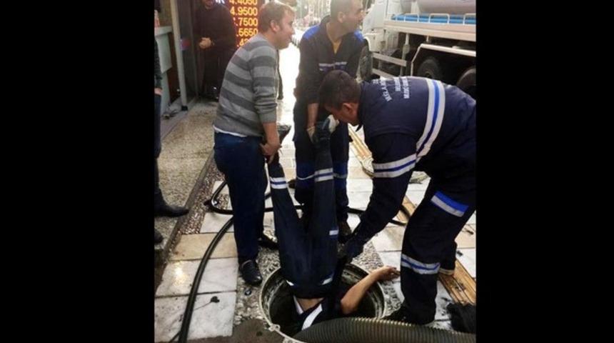 Bodrum’da tıkanan rögara işçilerden ilginç müdahale