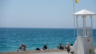 Antalya'da oy kullanan seçmenler sahillere akın etti