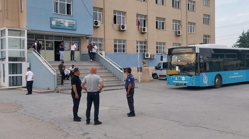 Mersin'de oy sayımı sırasında çıkan bıçaklı kavgada 4 kişi yaralandı