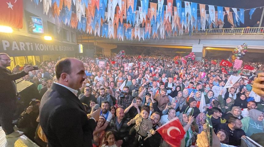 Konya'da AK Parti'liler sevin&ccedil; g&ouml;sterisinde bulunuyor