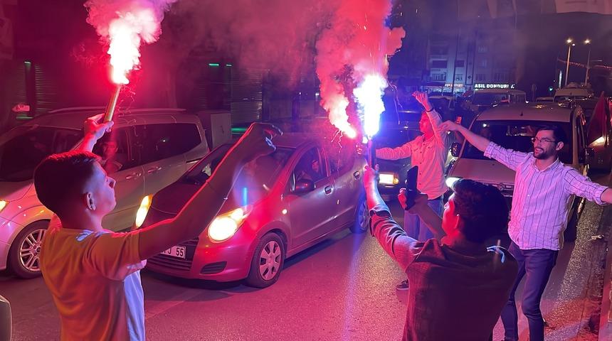 AK Partililer meydanı doldurdu! "Erdoğan'a en g&uuml;&ccedil;l&uuml; destek..."