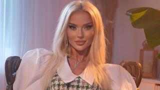 Transparan giyen Cansu Taşkın dekolteli pozuyla mest etti!