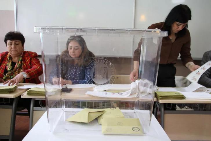 CHP'nin anketindeki sonuçlar şaşırttı: İstanbul'un ilçelerinde AK Parti önde! El değiştiren bir ilçe var; Tuzla, Bayrampaşa ve Üsküdar kafa kafaya... G1