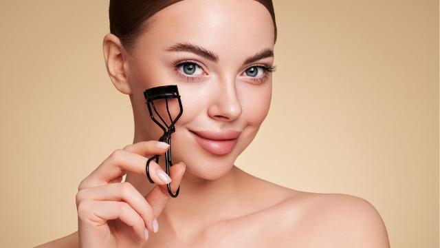 Kirpiklerinizi şekillendirmenize yardımcı olacak en iyi kirpik kıvırıcılar