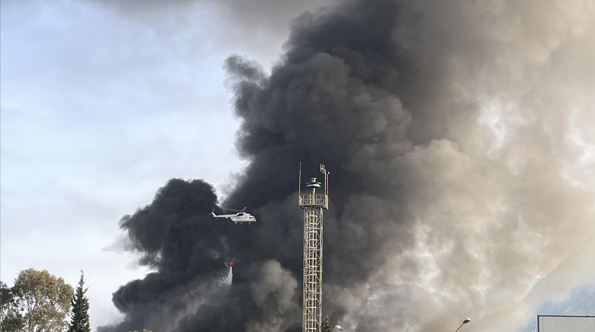 Antalya Serbest Bölge'deki yat firmasında çıkan yangın kontrol altına alındı