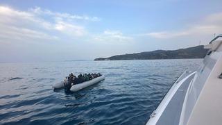 İzmir açıklarında 115 düzensiz göçmen kurtarıldı, 85 göçmen yakalandı