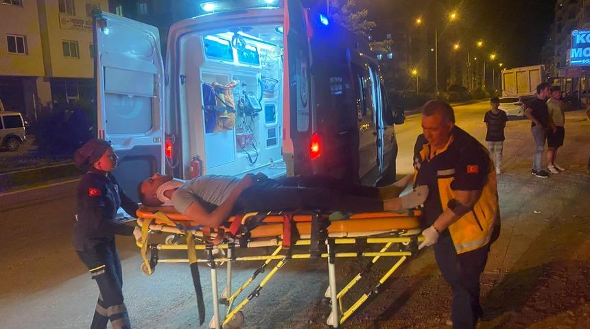 Adana'da şarampole devrilen otomobildeki iki kişi yaralandı