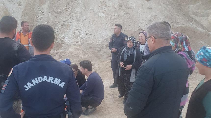 Uşak'ta kum yığınının altında kalan işçi öldü