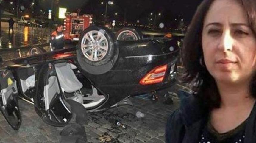 Kanseri yendi, kazada başı Sunroof’a sıkışıp can verdi!