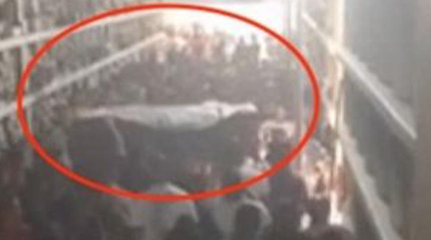 Tam 298 kiloydu! Tabutu açılan mezar yerine sığmadı... Yerin yeniden kazılması için 4 saat beklediler