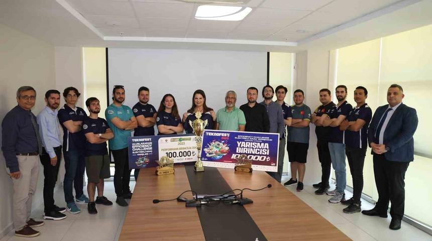 &Ccedil;ukurova &Uuml;niversitesi 1.5 Adana Elektromobil Takımı yine şampiyon oldu