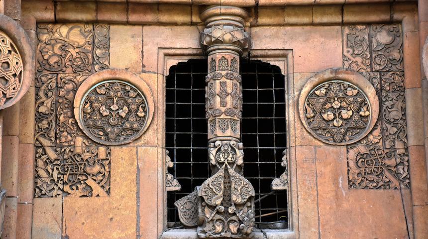 Yıllardır depremlerde dengeyi göstermesi için yapıldığı sanılıyordu! Tarihi camideki o parçanın gerçek amacı başka çıktı