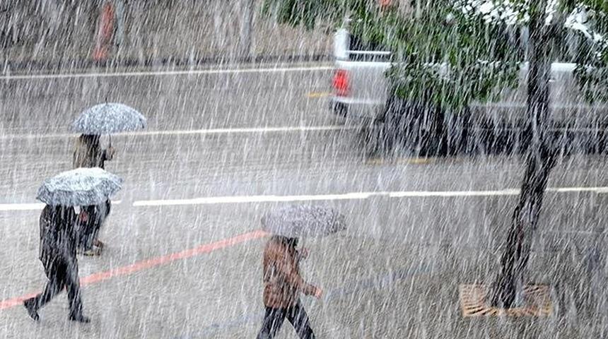 İstanbul ve Ankara dahil birçok il için uyarı! Gece saatlerine dikkat: Kuvvetli yağışlar geliyor