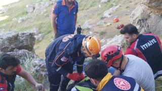 Mardin'de düştüğü kayalıklarda mahsur kalan kişi ekiplerce kurtarıldı