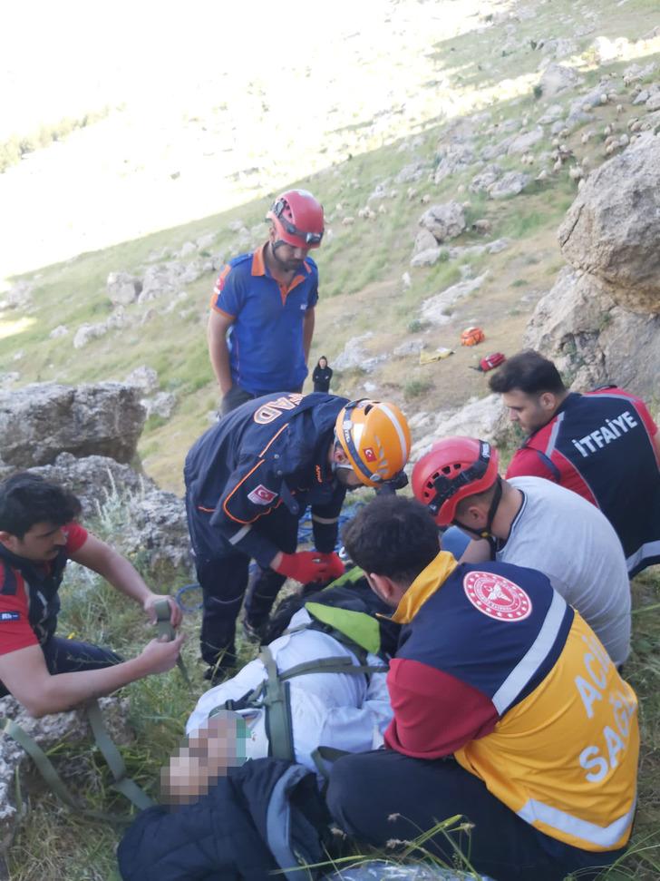 Mardin'de düştüğü kayalıklarda mahsur kalan kişi ekiplerce kurtarıldı
