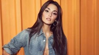 Transparan giyen Hande Erçel mini etekli pozuyla nefes kesti! Beğeni yağdı