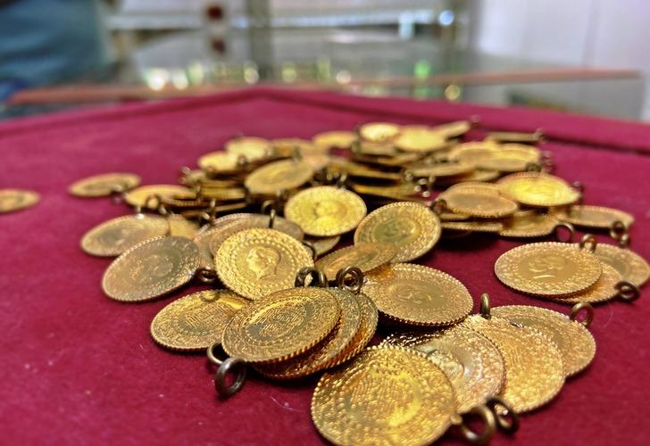 Darphane 300 kilo üretti, talep 1 ton! Altın fiyatları Kapalıçarşı’yı karıştırdı: Uzman isim gram altın için tahmini açıkladı, seçim sonrası senaryoyu anlattı G4