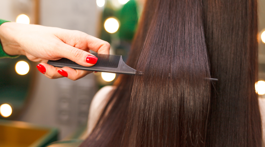 Kıvırcık saçları ısısız bir şekilde düzleştirmenin yolunu paylaştı! Büyükannesinden öğrendiği pürüzsüz saç bakımı maskesi