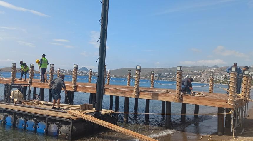 Bodrum'da kaçak yapıların yıkımı sürüyor