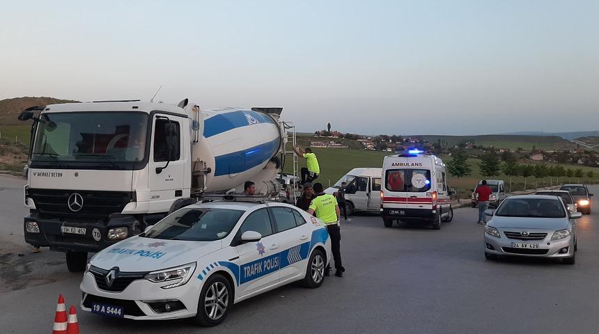 Çorum’da beton mikseriyle çarpışan otomobildeki 6 kişi yaralandı