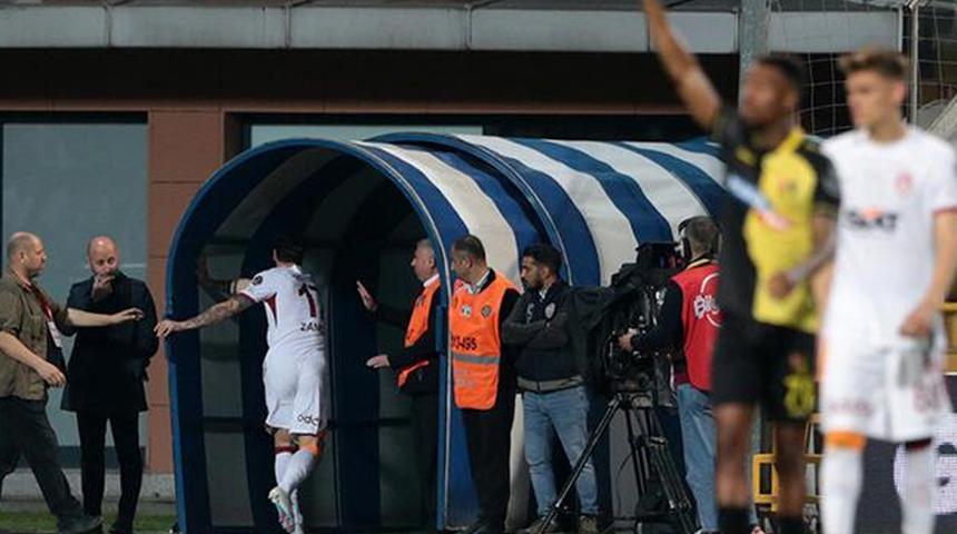 Galatasaray'da Zaniolo ortalığı darmaduman etti! Soyunma odasında masayı ve duvarları tekmeledi
