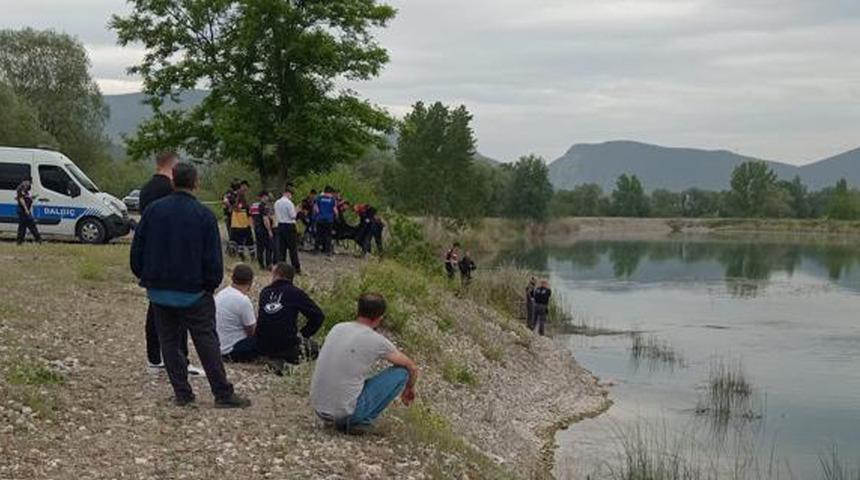 Korkunç! Bilecik'te otomobil göle uçtu: 1'i çocuk 3 ölü, 2 yaralı
