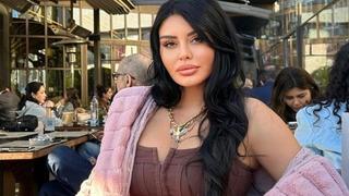 Ebru Polat sütyensiz pozuyla nefes kesti! Göğüs dekoltesine beğeni yağdı