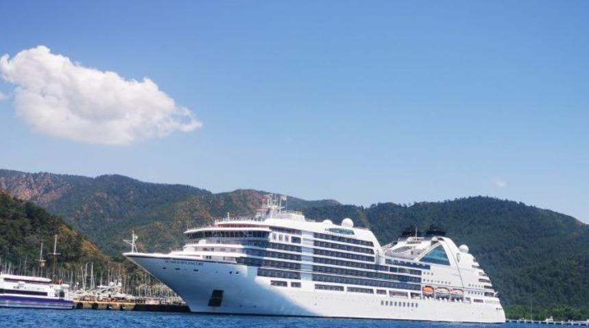 Marmaris’e 480 yolculu kruvaziyer gemisi demir attı