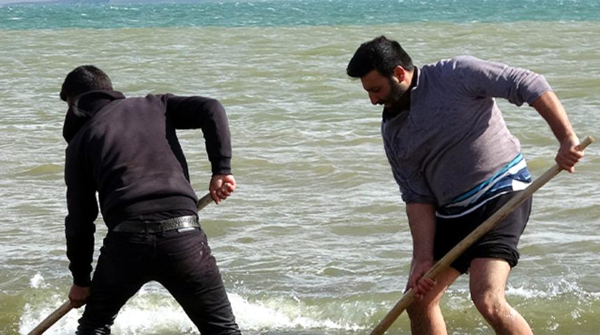 Mahalle halkı böyle harekete geçti! Küreklerle gelip seferber oldular: "İnsani görev" 