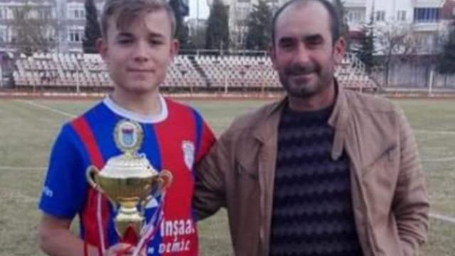 Acı veren olay! Önce 18 yaşındaki futbolcu, bir saat sonra babası kalp krizinden öldü