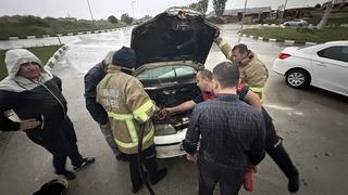 Karabük'te seyir halindeyken alev alan otomobil yandı