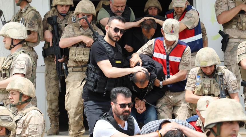 Mardin'de jandarma kıyafeti giyip yağma yapan 6 kişi yakalandı