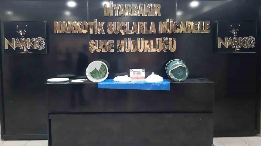 Üstü baklava ile kapatılmış tatlı kutularının içinden uyuşturucu çıktı