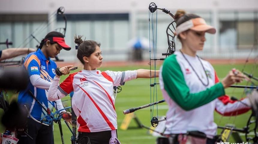 Büyükşehir okçularının bulunduğu milli takım dünya üçüncüsü oldu