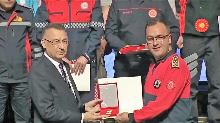 36 canı kurtaran Denizli Büyükşehir İtfaiyesine Devlet Üstün Fedakarlık Madalyası