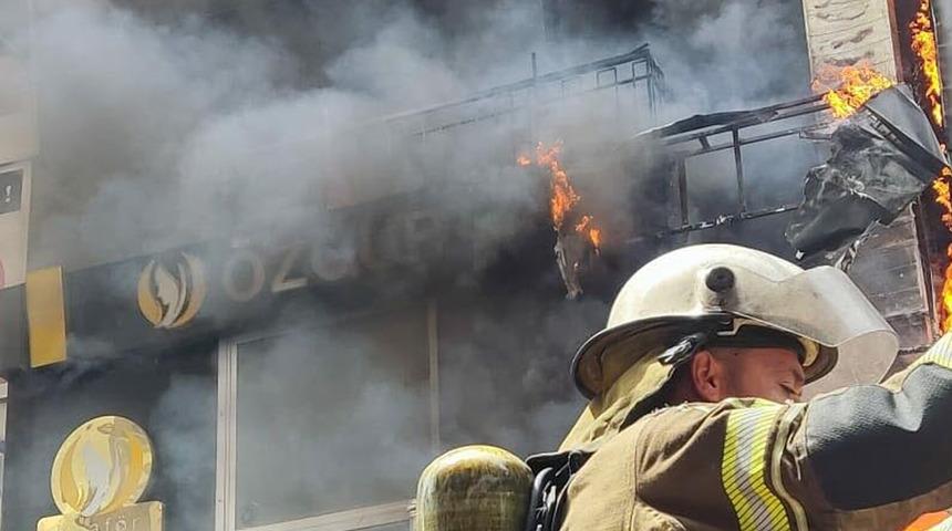 İzmir Karşıyaka'da restoranda korkutan yangın!