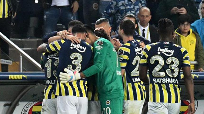 Fenerbahçe; Trabzonspor'u mağlup etti, taraftar onun adını haykırdı! Rakip oyuncu bile tebrik etti...