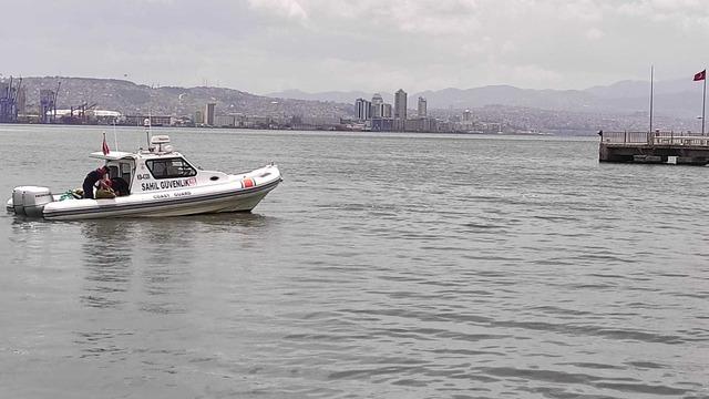 İzmir Körfezi'nde kaçak midye avcılığı yapan 3 kişi yakalandı